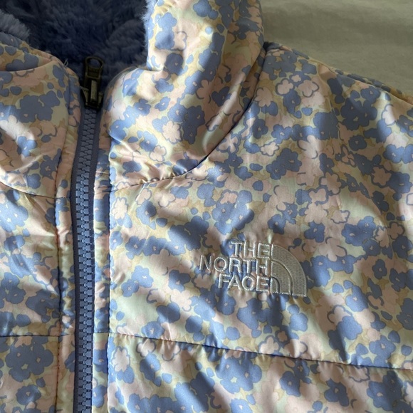 The North Face Girls Large Reversible Autumn/Spring Coat - Picture 3 of 9